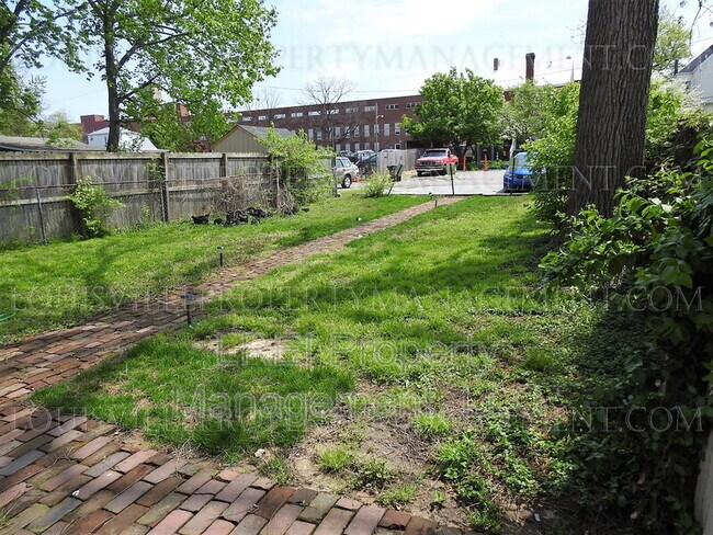 Building Photo - 221 Pope St