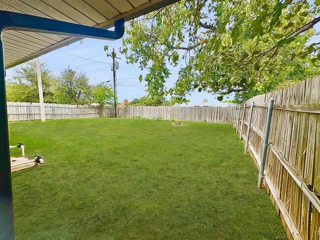 Building Photo - 6707 NW Compass Dr