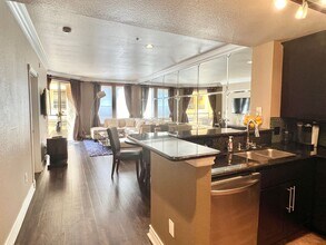 Building Photo - Luxurious 2 Bed/2 Bath Condo: Resort Livin...