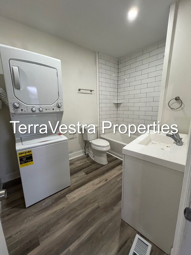 Building Photo - 601 E Mulberry St