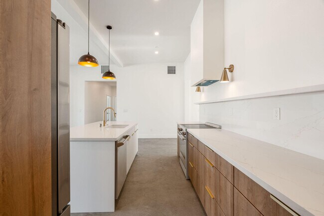 Building Photo - 416 Rosa Parks Rd