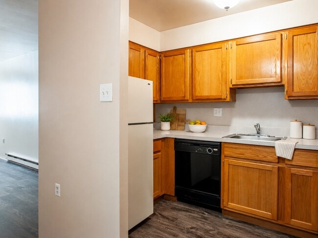 Building Photo - Lincoln Park Apartments and Townhomes
