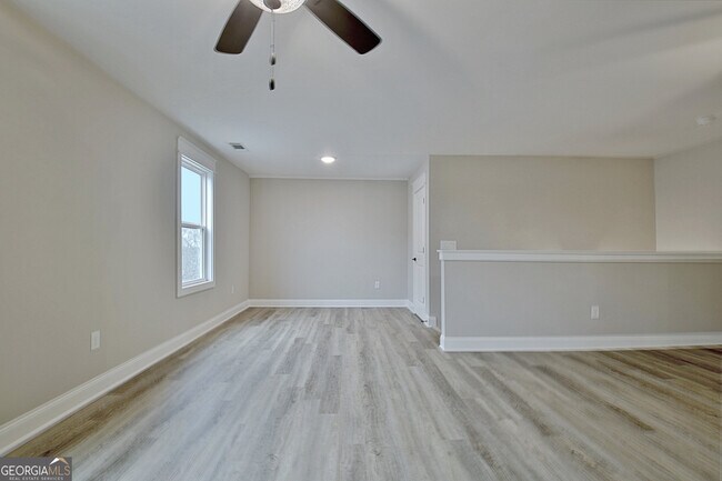 Building Photo - 190 Redhaven Dr