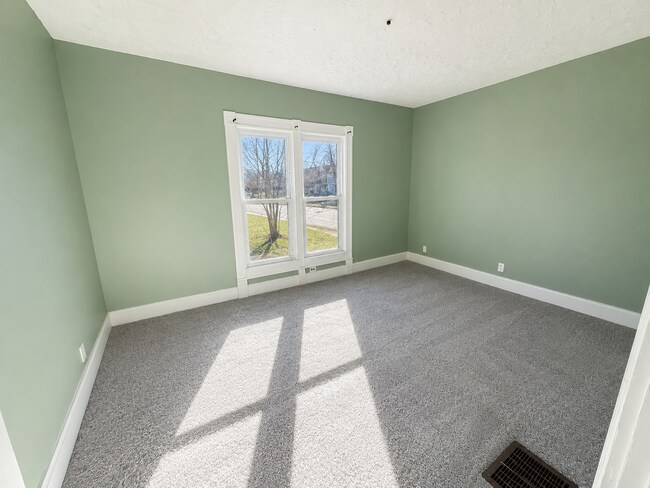 Building Photo - 3 bedroom 1 bathroom House