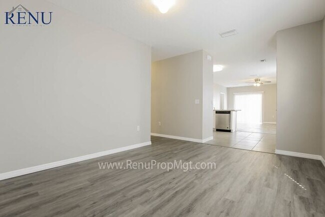 Building Photo - Fall Special: 1/2 off your first month! Av...