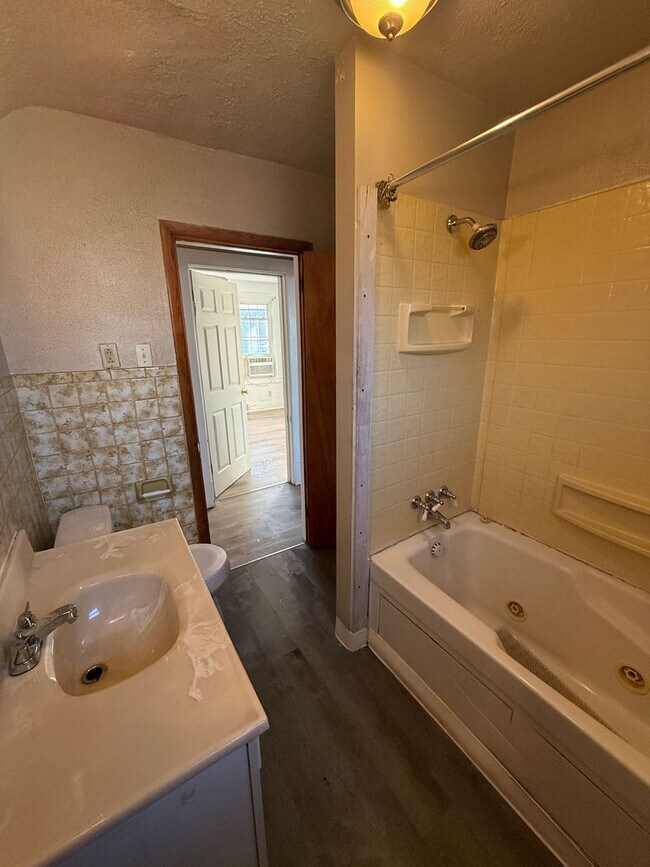 Building Photo - 2-Bedroom 1 Bath House with Spacious Entertaining Porch