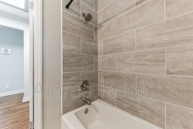 Building Photo - 2438 Finchley Dr