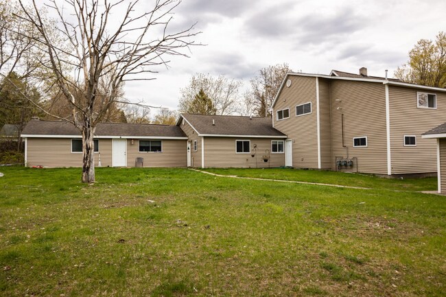 Building Photo - 7634 Thomas St