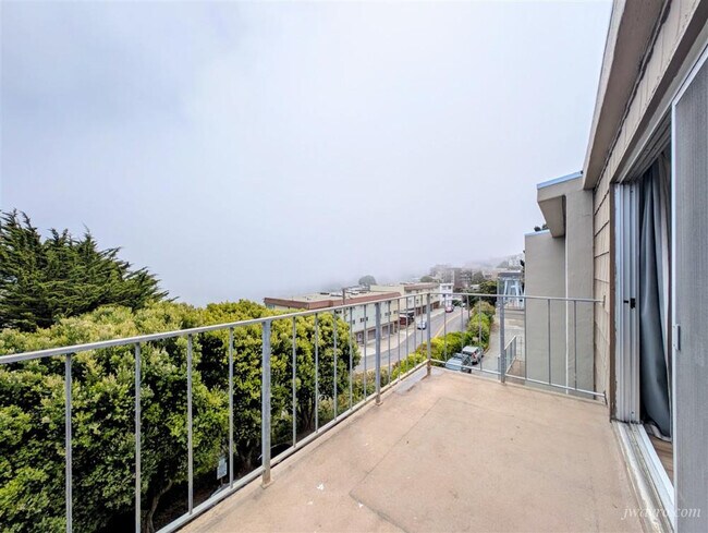 Building Photo - 160 Gardenside Dr
