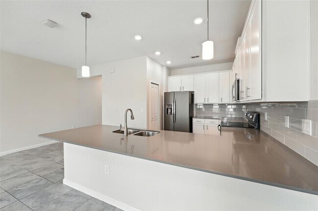 Building Photo - 9944 Red Eagle Dr
