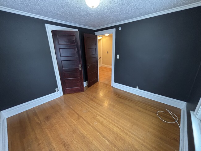 Building Photo - 66 Martinot Ave