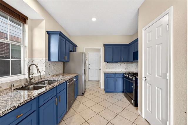 Building Photo - 2124 Newport Dr