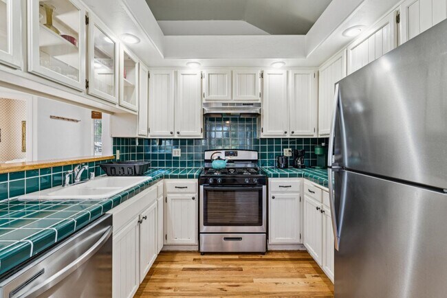 Building Photo - 1219 Scenic Way