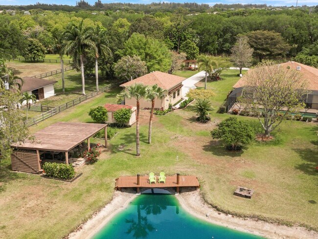 Building Photo - 10735 Lantana Rd