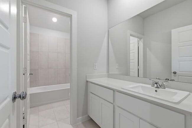 Building Photo - 637 Sierra Rdg