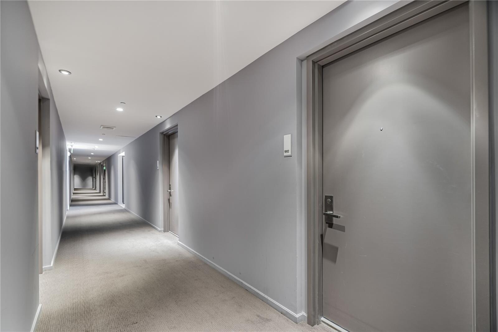 Building Photo - 1300 Brickell Bay Dr