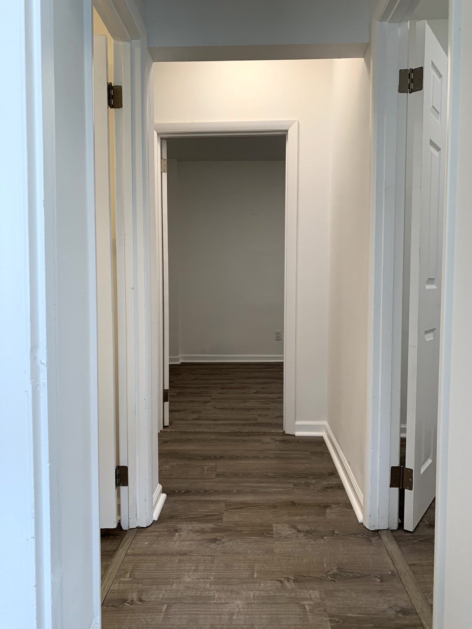 Building Photo - 411 Sample St