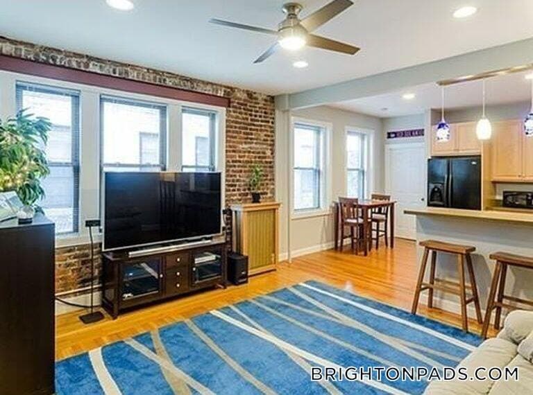 Building Photo - 1872 Commonwealth Ave