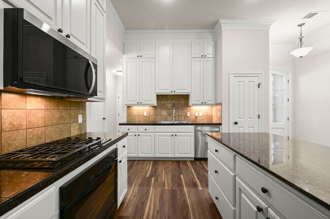 Building Photo - 14835 Pendleton Way