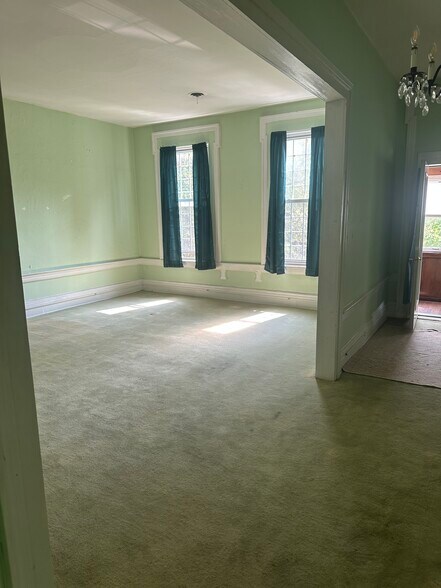 Living room - 926 Diamond Park