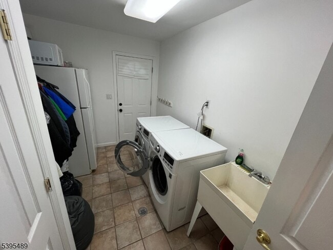 Building Photo - 497 Division Ave