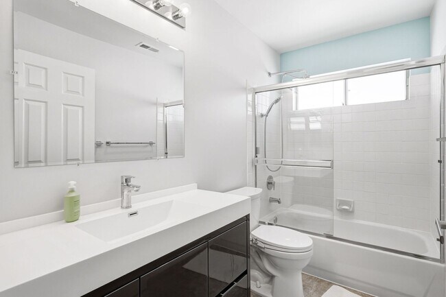 Building Photo - Stunning 3-Bedroom Home in a Prime Mountain View Location with Top-Rated Los Altos Schools!