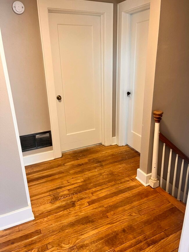 Building Photo - Maple Ave