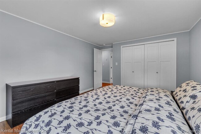 Building Photo - 3015 High Pointe Ct