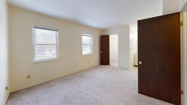 Building Photo - 3008 Bolgos Cir