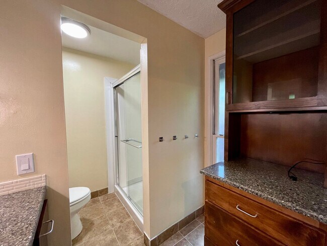Building Photo - 15410 SW Peppermill Ct