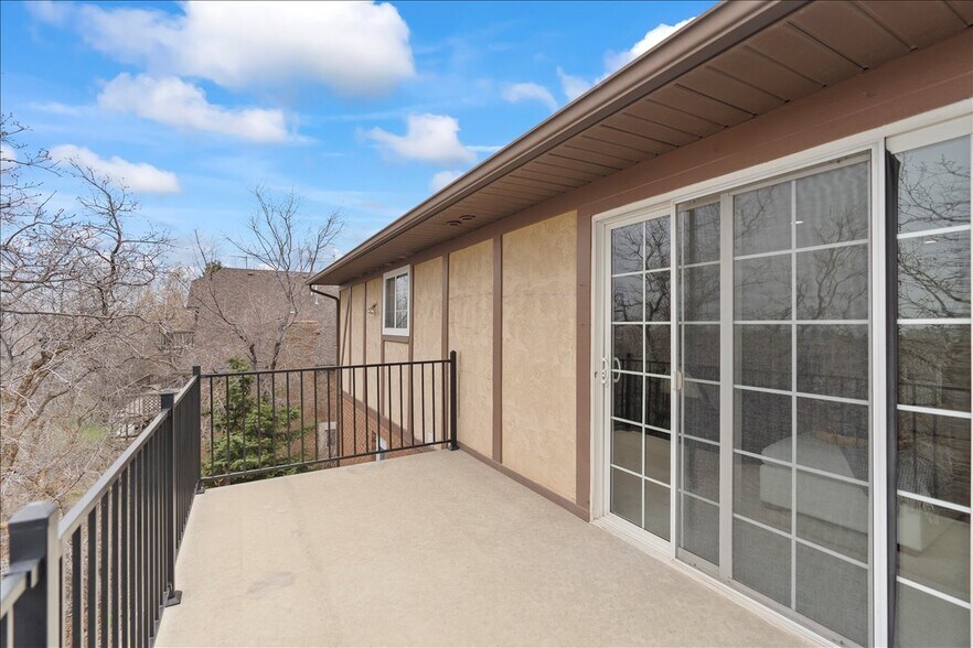 Building Photo - 717 Woodridge Dr