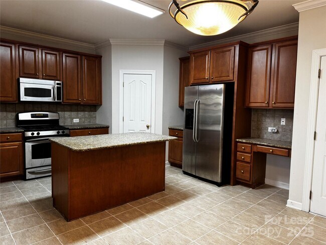 Building Photo - 15628 Sullivan Ridge Dr