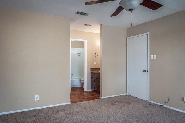 Building Photo - 122 Garden Crest Cir