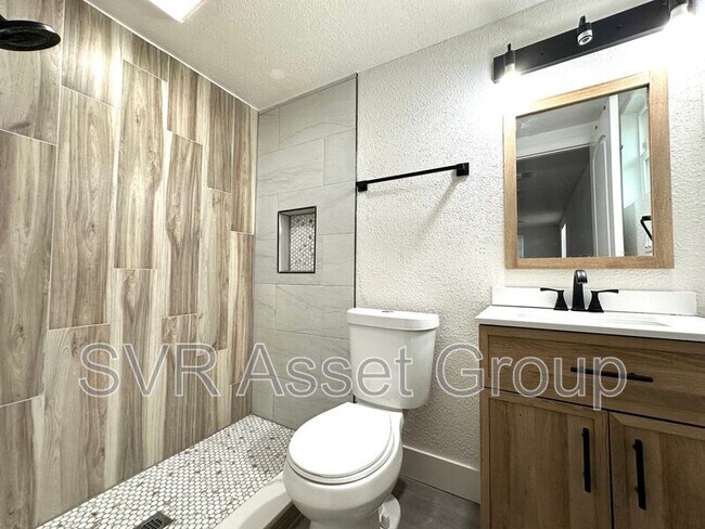 Building Photo - 8054 Graff Ln