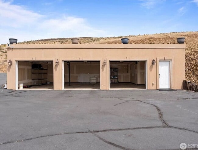 Building Photo - Home with a view for rent in Ephrata