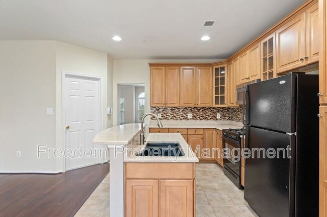 Building Photo - 9530 Walker Way