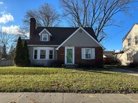 Building Photo - 1006 S Wisner-Charming Single Family Home