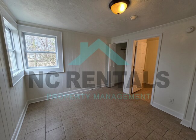 Building Photo - 312 Walter Chambers St