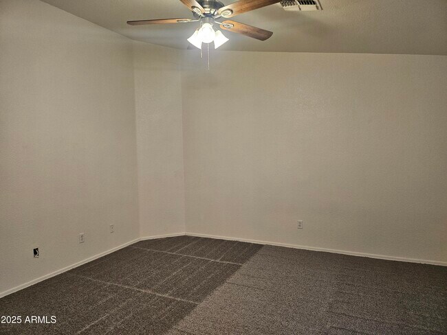 Building Photo - 825 E Lamonte St