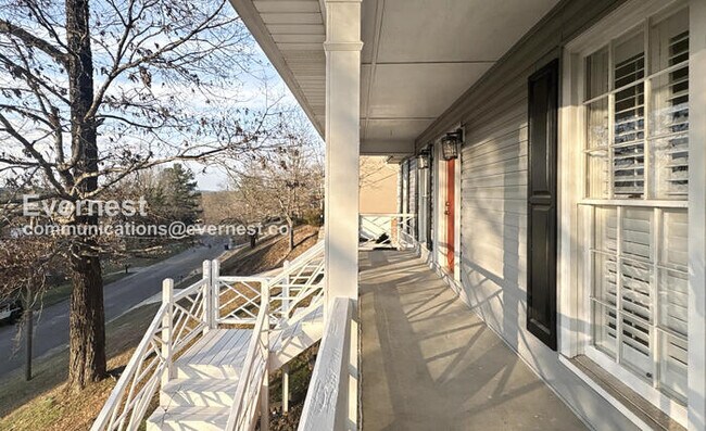 Building Photo - 1050 Independence Ct