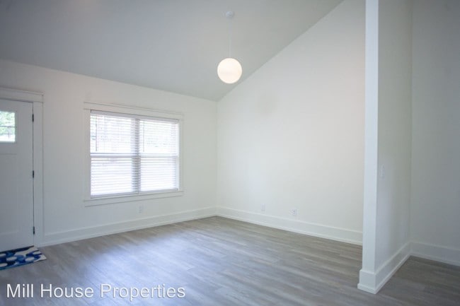 Building Photo - 113 Barclay Rd