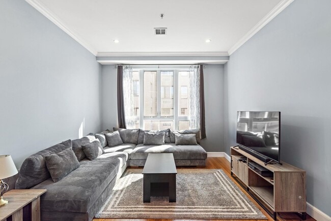 Building Photo - 313 1st St