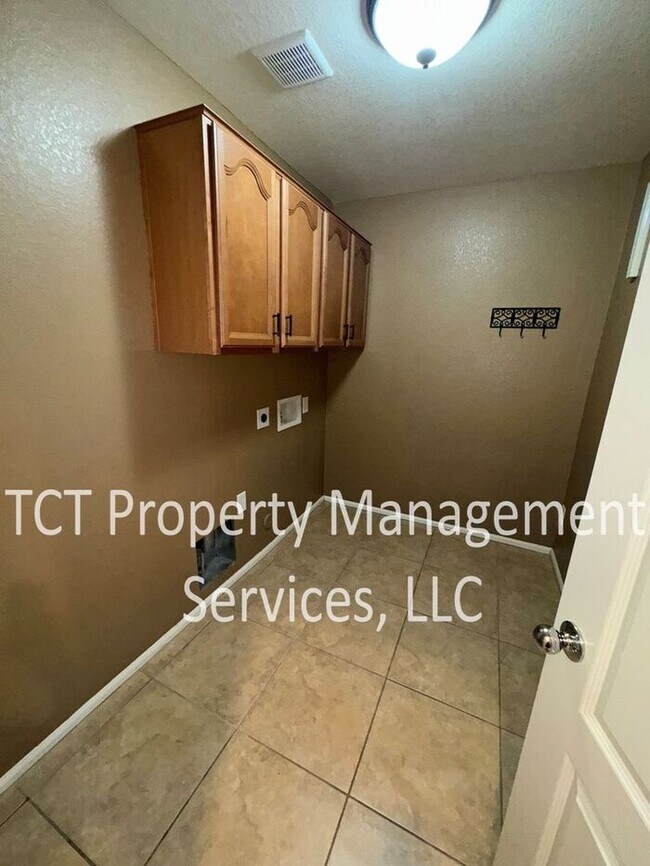 Building Photo - Beautiful 5 bedroom, 3 bath home in Chandler!