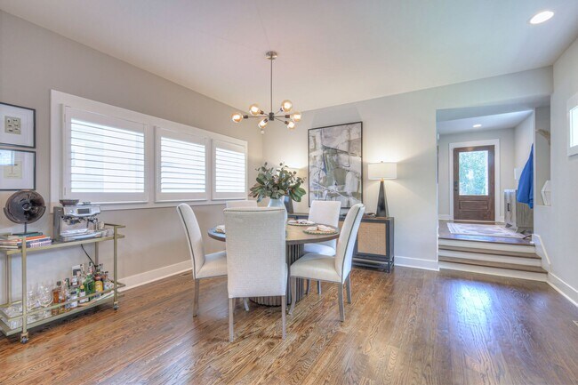 Building Photo - Luxurious 4BR Home Close to 12 South