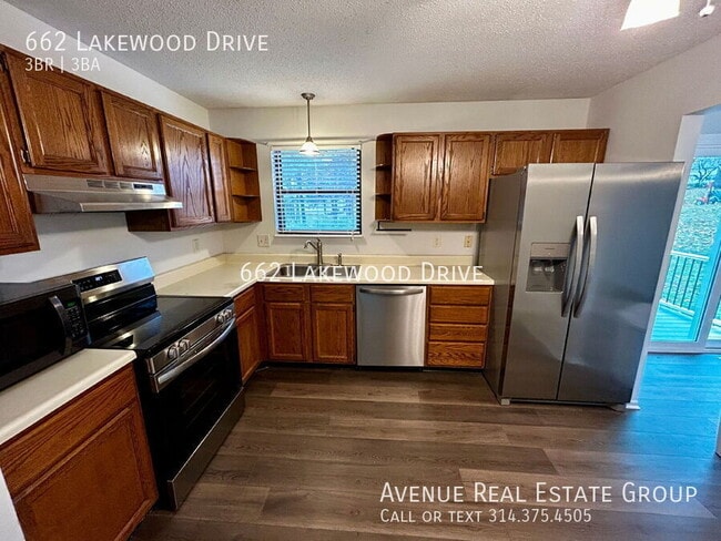 Building Photo - 662 Lakewood Dr