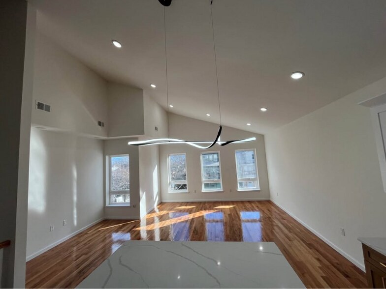 Building Photo - 121 Osborne Terrace