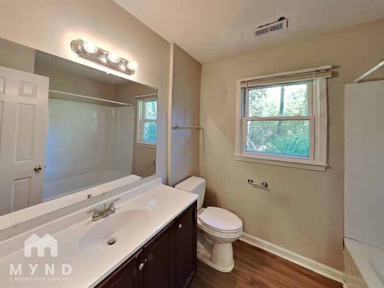 Building Photo - 4812 Kaplan Dr