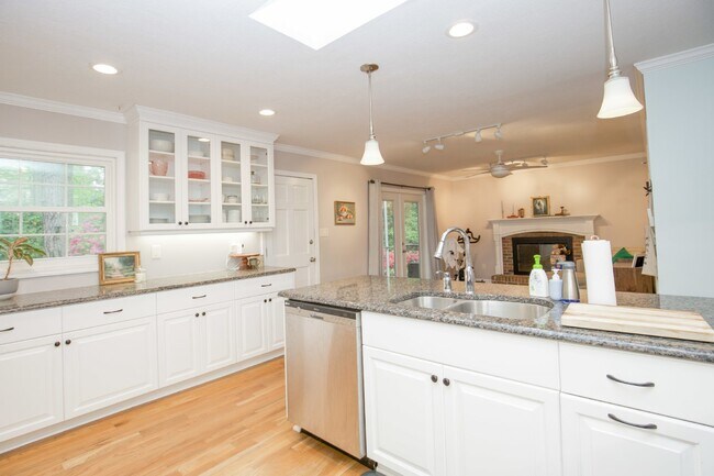 Building Photo - Spacious 3 Bedroom Home in Fayetteville, NC - Perfect for Family Living!