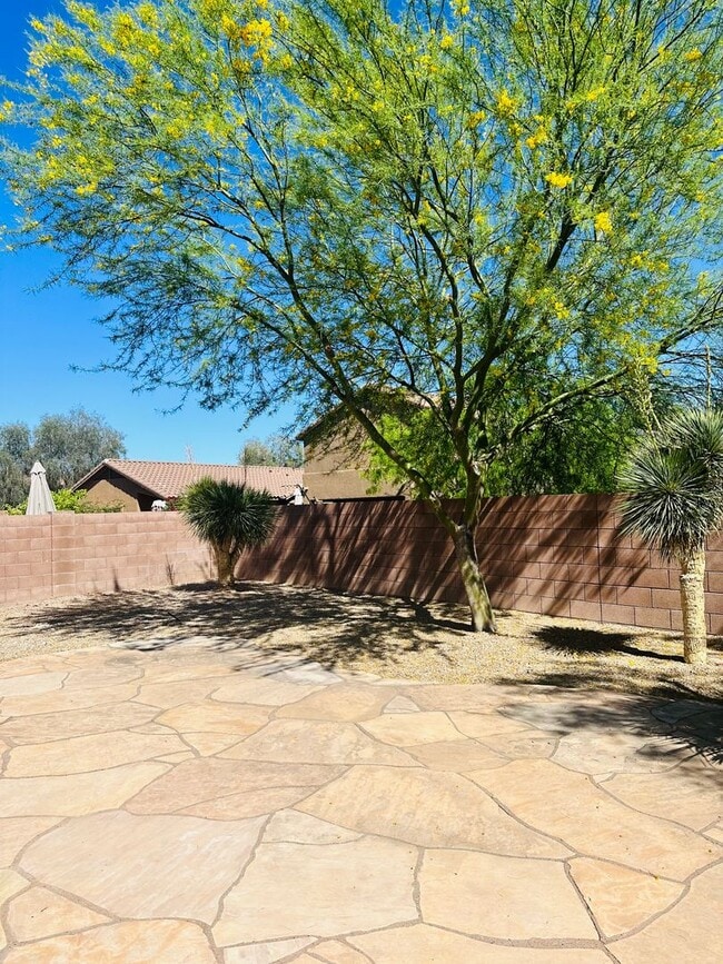Building Photo - RANCHO DEL LAGO - 3 Bedroom 2 Bath - Priced Right!