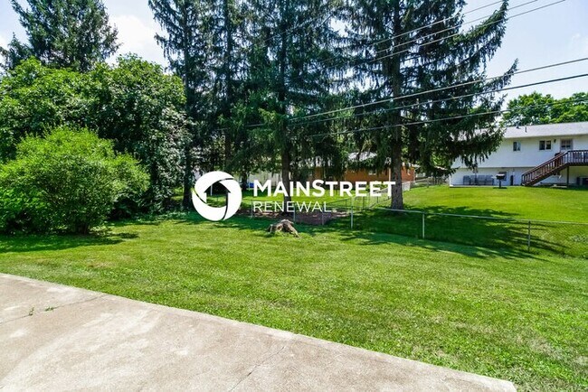 Building Photo - 3 Bedroom Pet-Friendly Home in Columbus, OH with Main Street Renewal